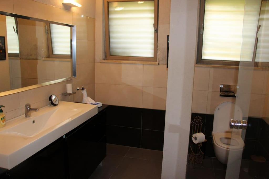 קשת בענן Villa Modiin Kültér fotó
