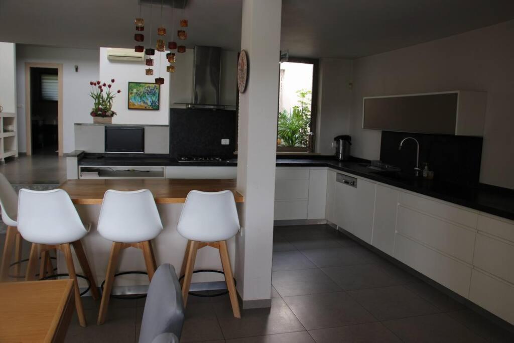 קשת בענן Villa Modiin Kültér fotó